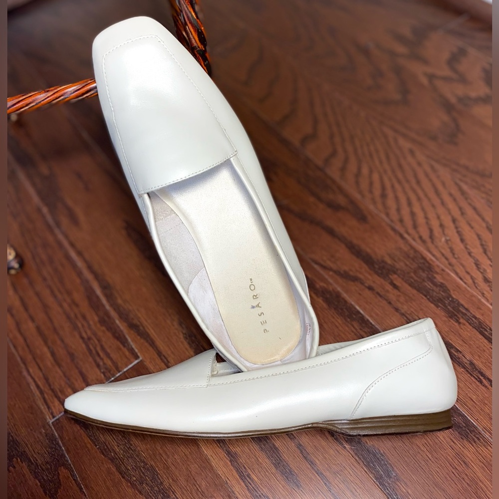 Pesaro Jenny Leather Slip On Flat Loafer
Size 9 1/2